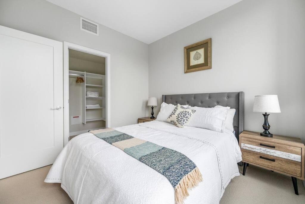 Modern Comfort At Ubc: 1Br Condo Near Campus Vancouver Luaran gambar