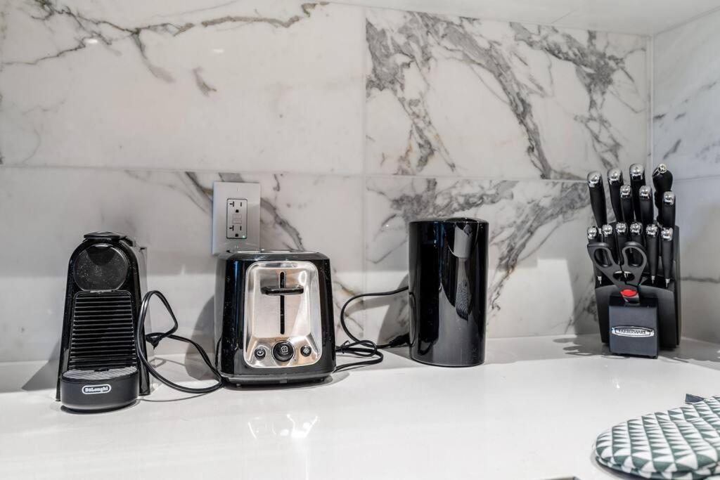 Modern Comfort At Ubc: 1Br Condo Near Campus Vancouver Luaran gambar