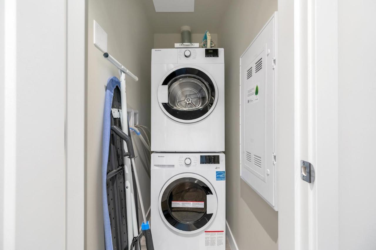 Modern Comfort At Ubc: 1Br Condo Near Campus Vancouver Luaran gambar